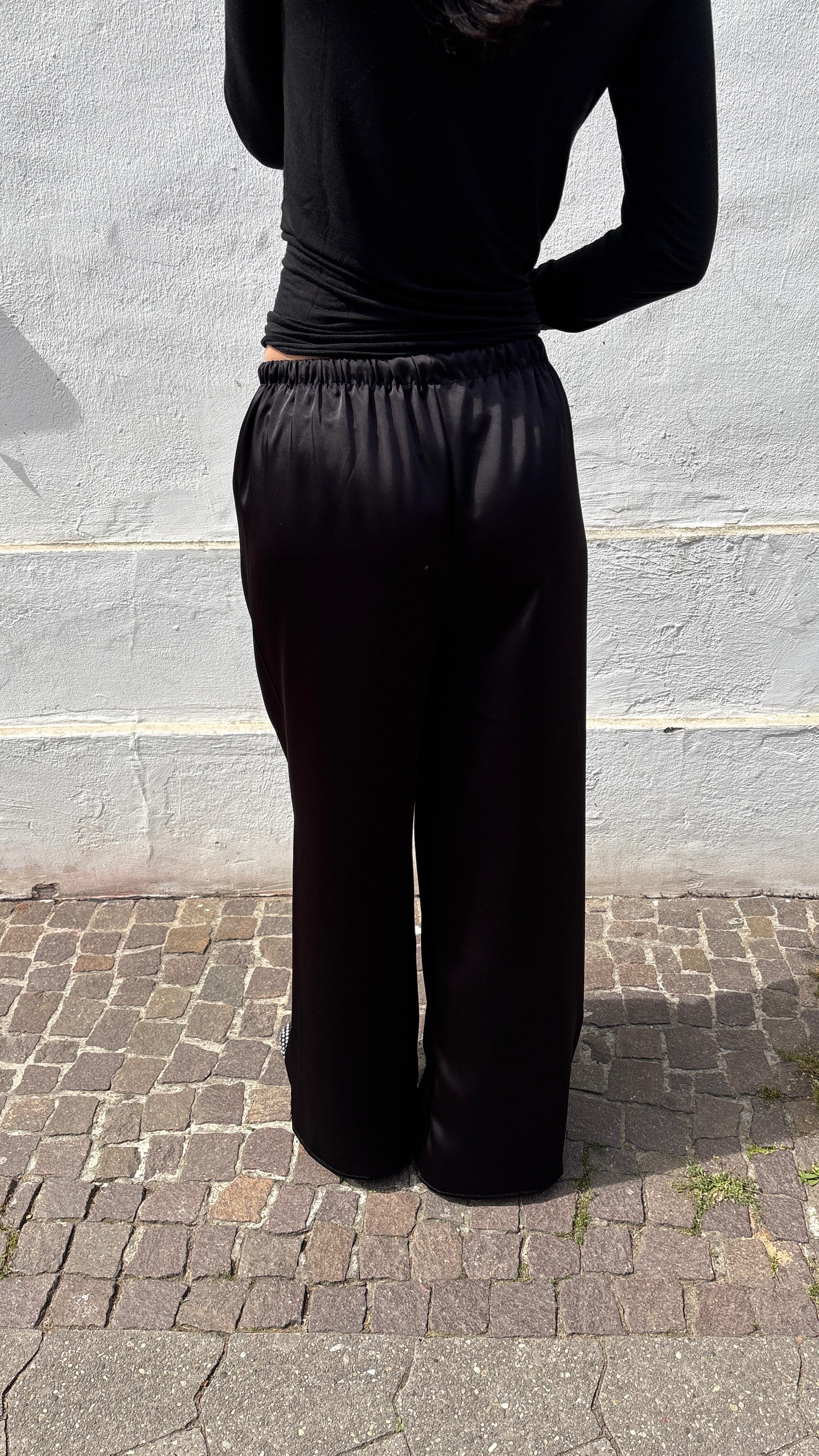 Hose in Satinoptik - CAMILLE black