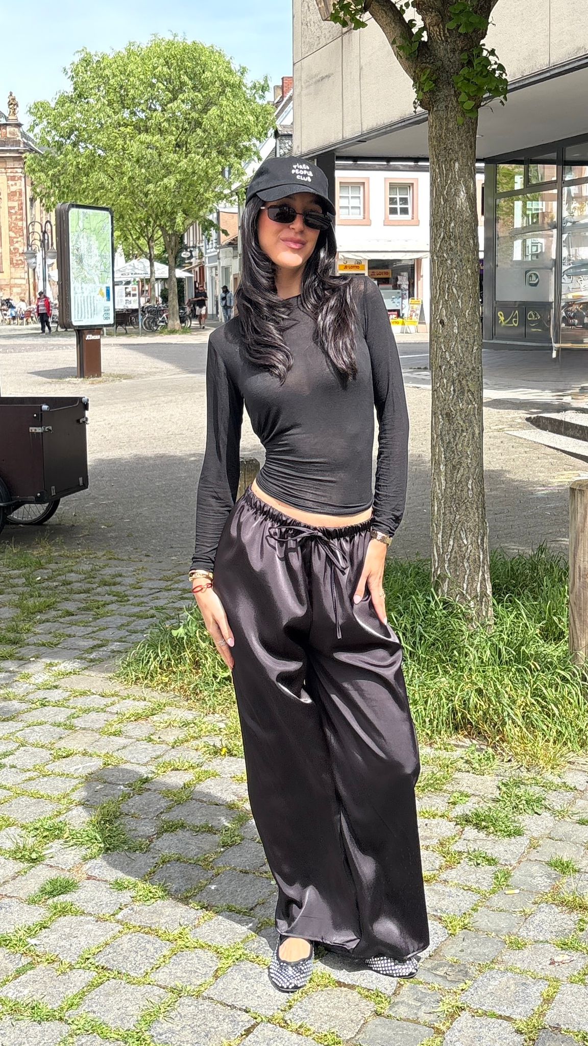 Hose in Satinoptik - CAMILLE black